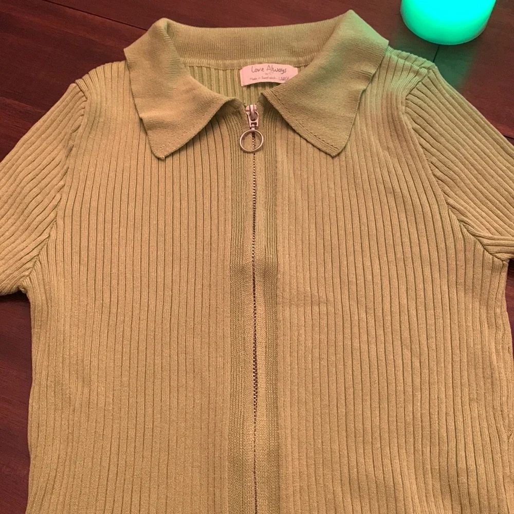 💚 Top - Picture 2 of 6